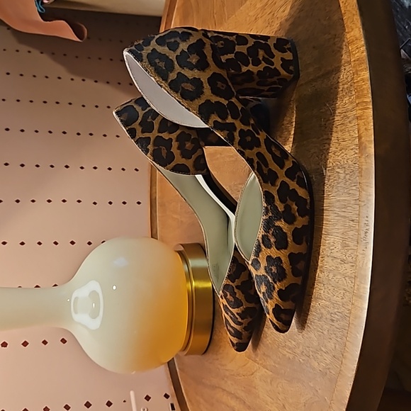 Leopard d'orsay pointy toe heels, size 9.5 - Picture 3 of 6